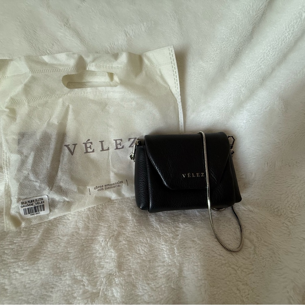 Vélez
Porta Tarjetas Mini Lili leather